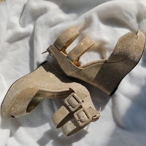 Herstyle gold shoes size 5